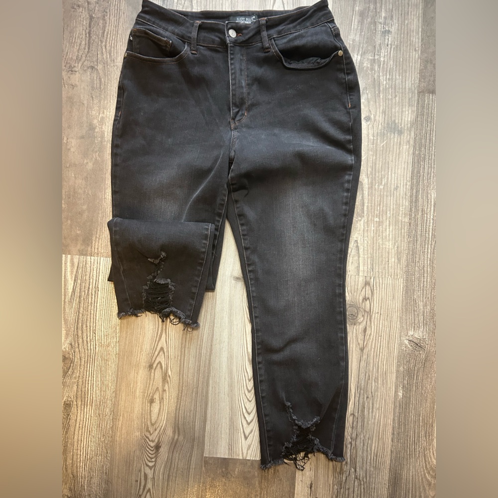Judy Blue BLACK CROP STRAIGHT DISTRESSED HEM JEANS